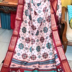 Tina's Closet Printed Saree with Golder Par